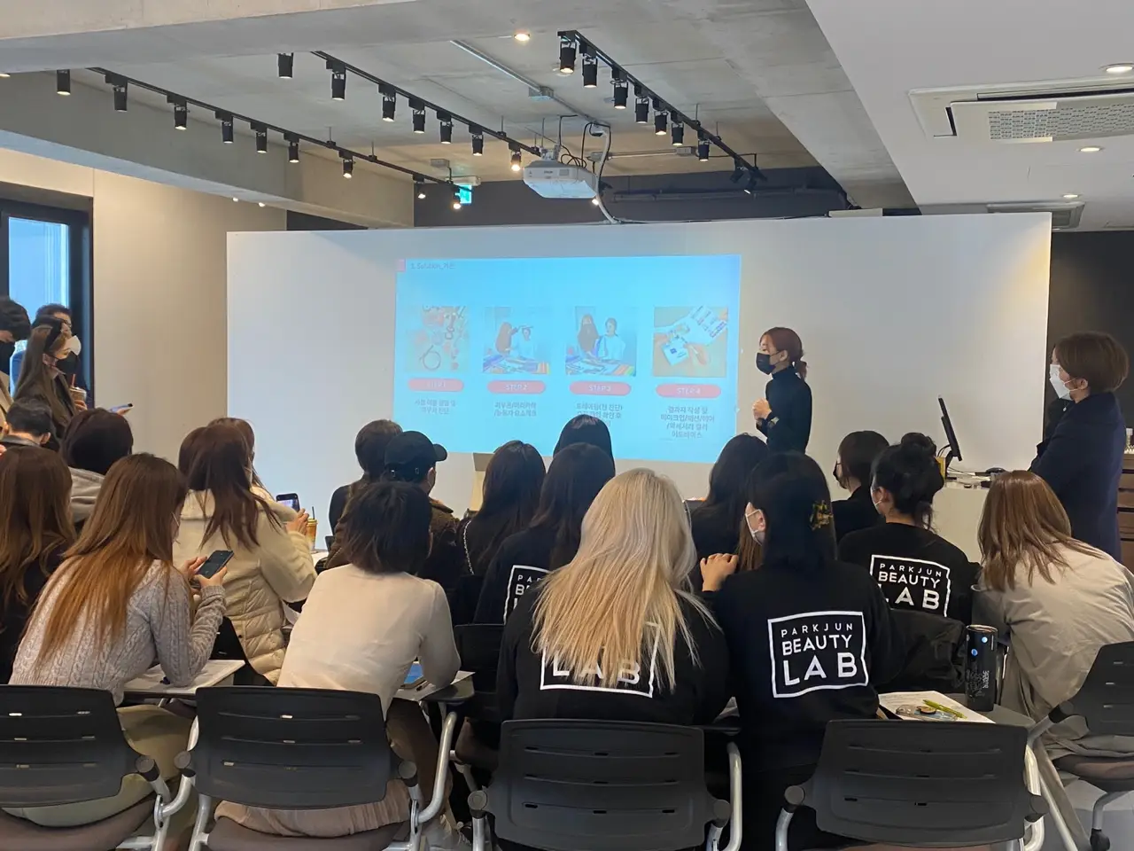 Koreva World Gallery 32
